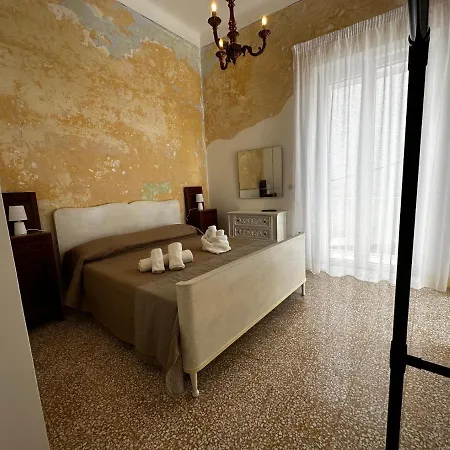Le Stanze Di Gallolizio Bed and breakfast 3*